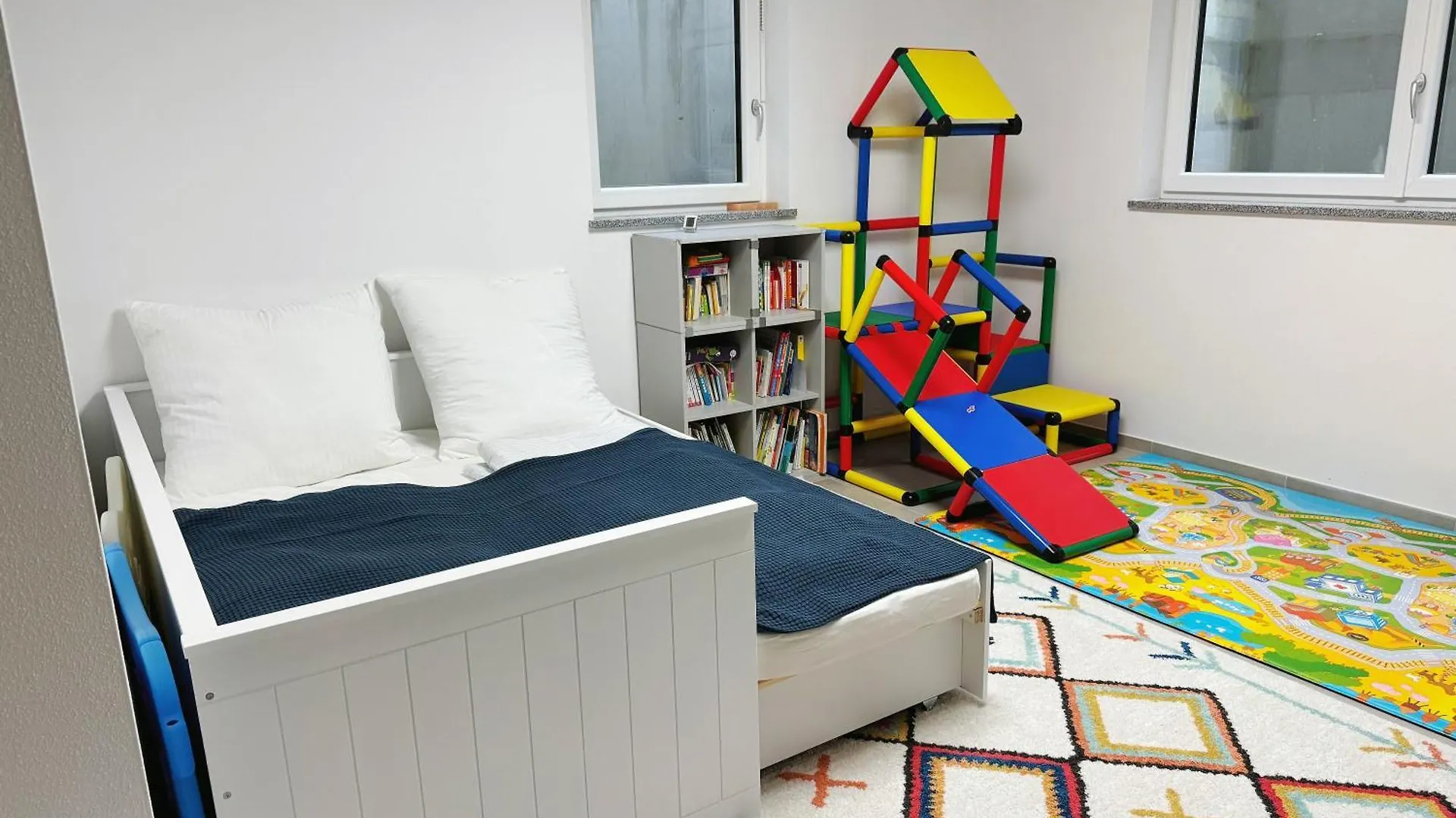 Emma Gardencity Basement Flat location